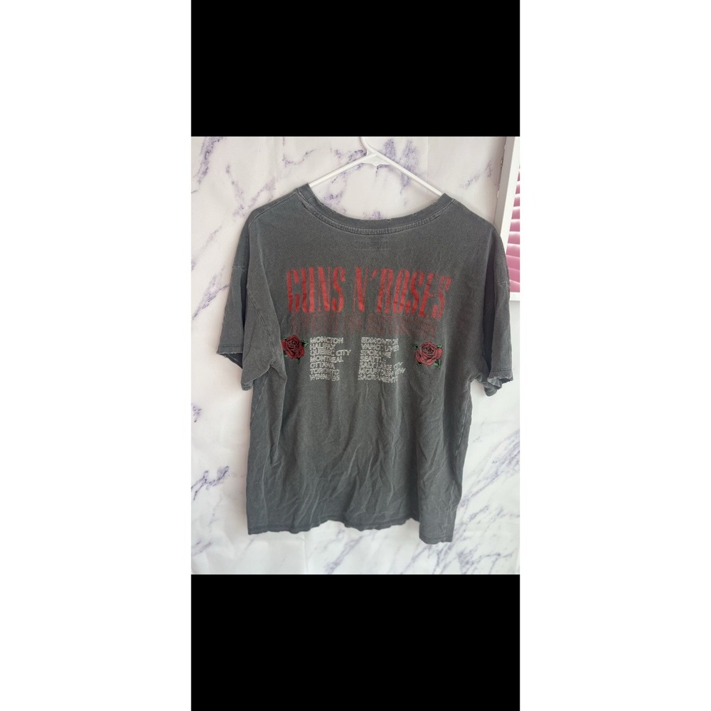 Guns N Roses T Shirt Size Large Cropped Distressed Women's Beach Rock Thrashed - Picture 4 of 4